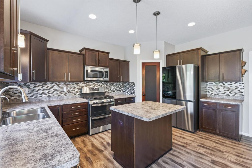 2299 Gall Avenue, Maplewood, MN 55109 — photo 2