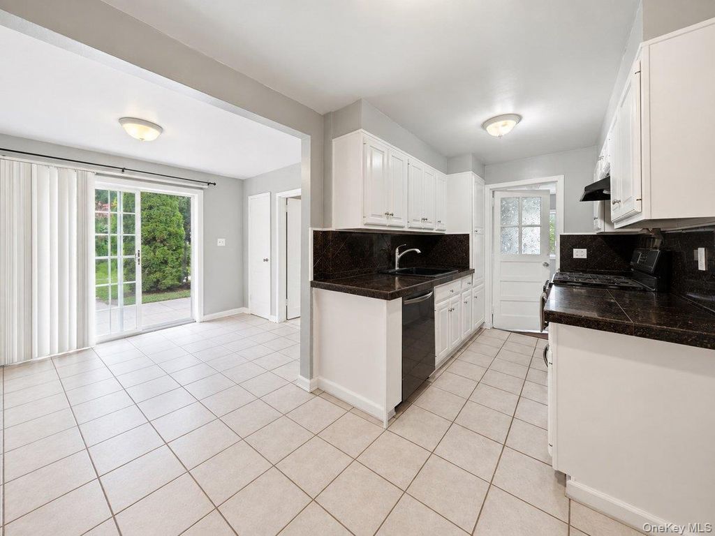 140 Whitman Road, Yonkers, NY 10710 — photo 5