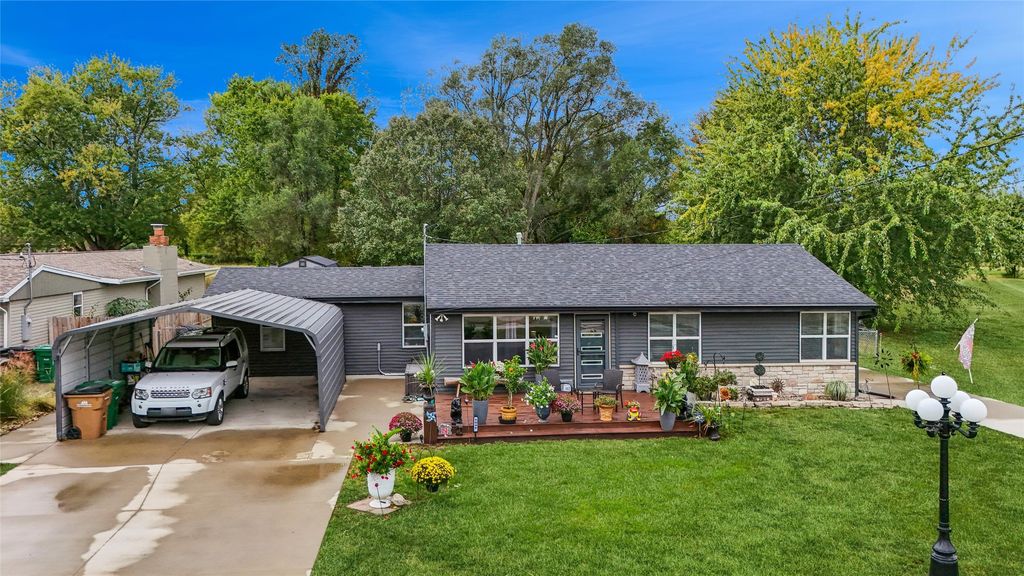 5840 NW 54th Court, Johnston, IA 50131