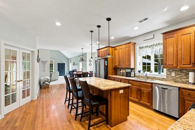 161 South St, Upton, MA 01568