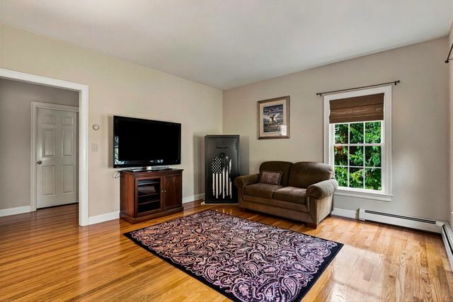 161 South St, Upton, MA 01568