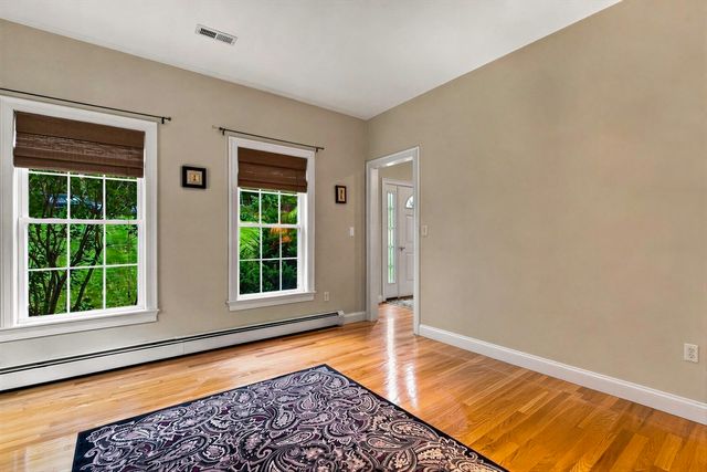 161 South St, Upton, MA 01568