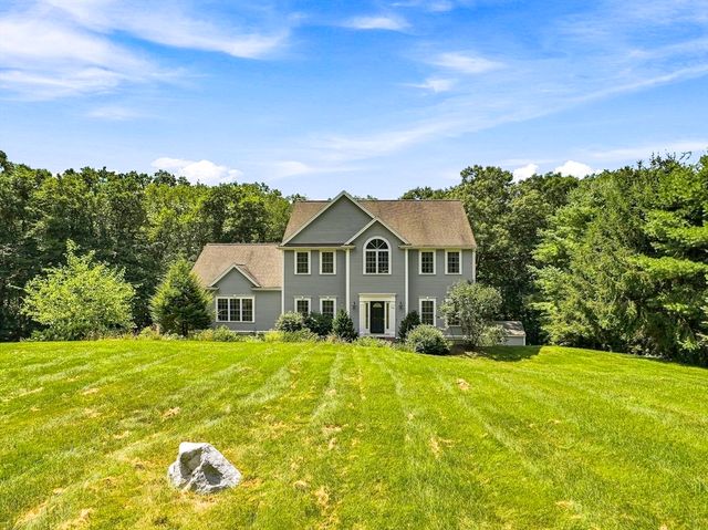 161 South St, Upton, MA 01568