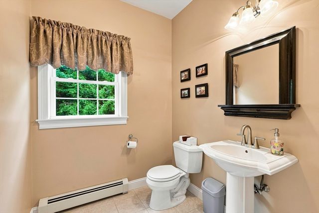 161 South St, Upton, MA 01568