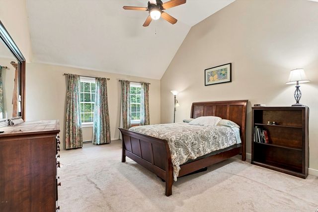 161 South St, Upton, MA 01568