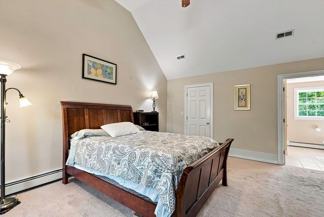 161 South St, Upton, MA 01568