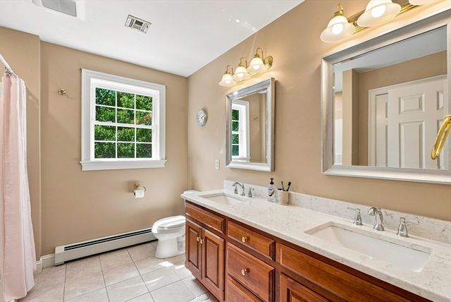 161 South St, Upton, MA 01568