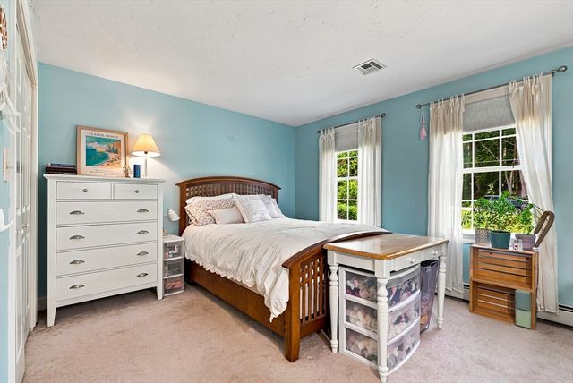 161 South St, Upton, MA 01568