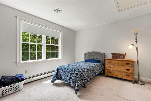 161 South St, Upton, MA 01568