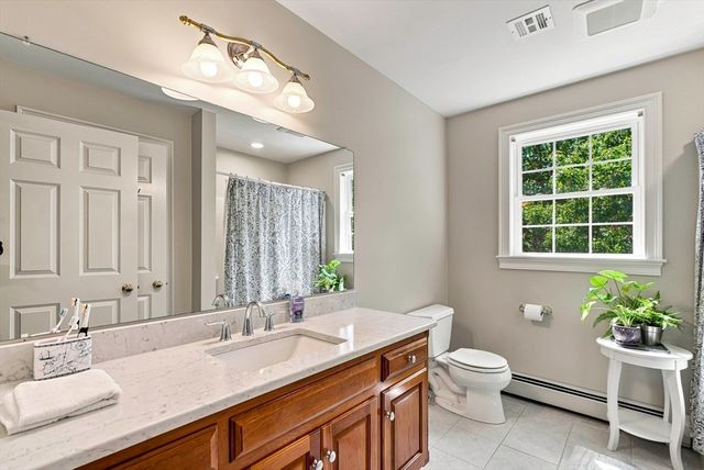 161 South St, Upton, MA 01568