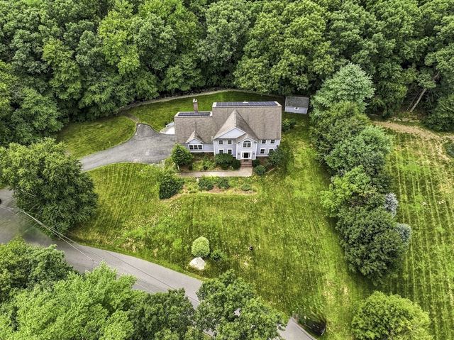 161 South St, Upton, MA 01568