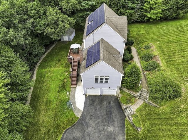 161 South St, Upton, MA 01568