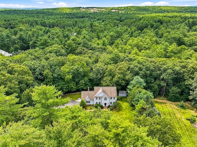 161 South St, Upton, MA 01568