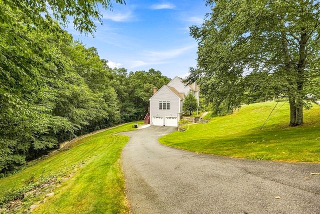 161 South St, Upton, MA 01568