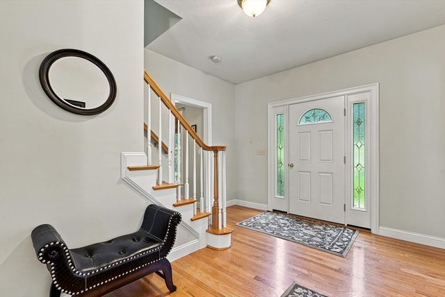 161 South St, Upton, MA 01568