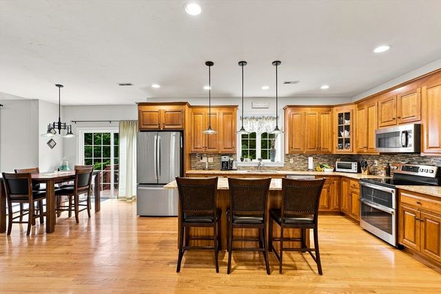 161 South St, Upton, MA 01568
