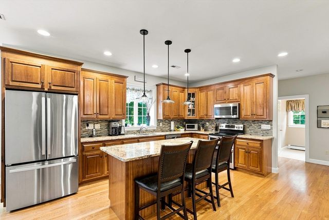 161 South St, Upton, MA 01568
