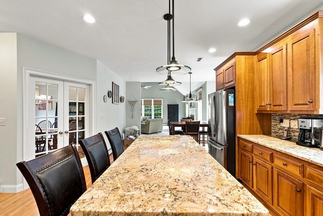 161 South St, Upton, MA 01568