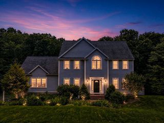 161 South St, Upton, MA 01568