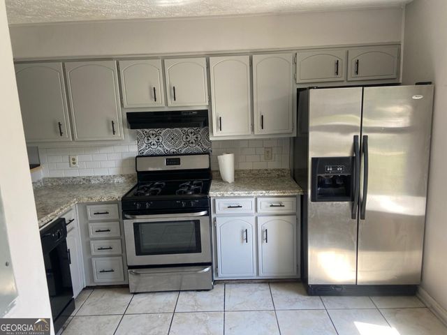 8238 Canyon Forge Drive, Riverdale, GA 30274