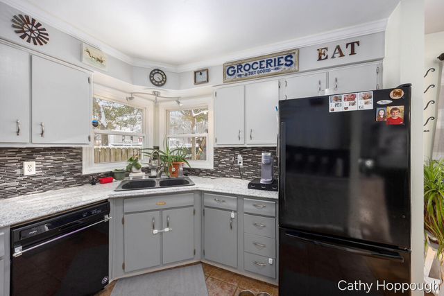 8511 Riverest Drive, Portland, MI 48875