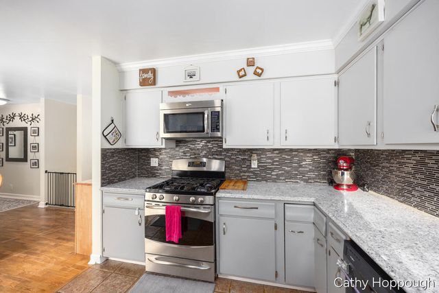 8511 Riverest Drive, Portland, MI 48875