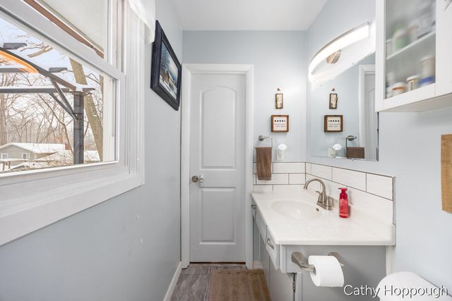 8511 Riverest Drive, Portland, MI 48875