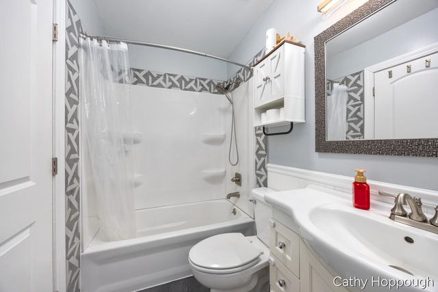 8511 Riverest Drive, Portland, MI 48875