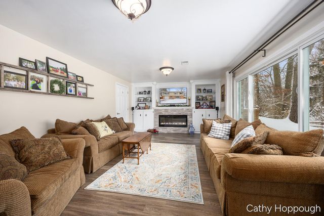 8511 Riverest Drive, Portland, MI 48875