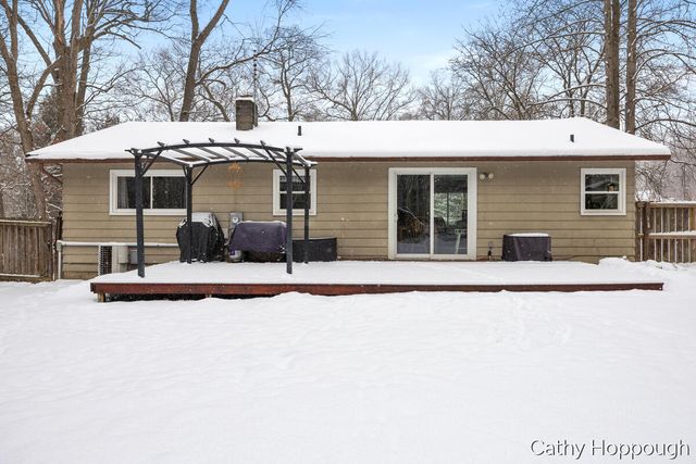 8511 Riverest Drive, Portland, MI 48875