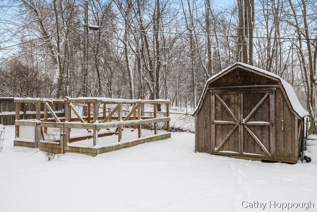 8511 Riverest Drive, Portland, MI 48875