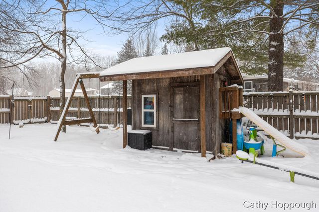 8511 Riverest Drive, Portland, MI 48875