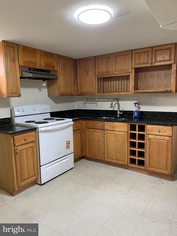 2410 LEWISDALE DR, Hyattsville, MD 20783