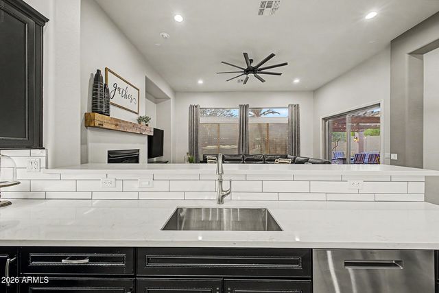 27814 N 15TH Drive, Phoenix, AZ 85085