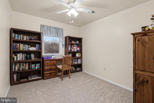 21 BRIARDALE RD, Dauphin, PA 17018