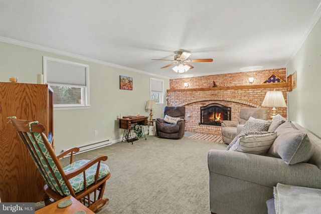 21 BRIARDALE RD, Dauphin, PA 17018