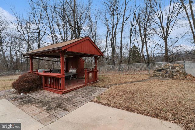 21 BRIARDALE RD, Dauphin, PA 17018