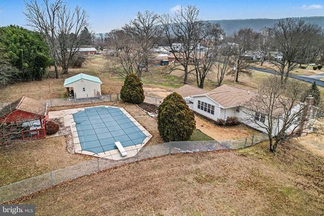 21 BRIARDALE RD, Dauphin, PA 17018