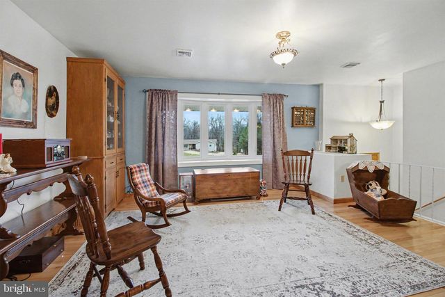 21 BRIARDALE RD, Dauphin, PA 17018