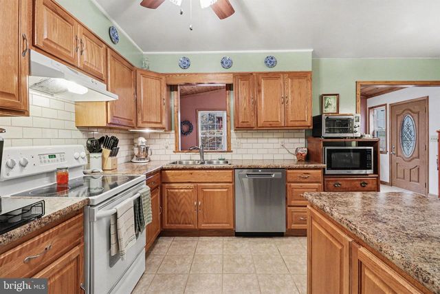 21 BRIARDALE RD, Dauphin, PA 17018