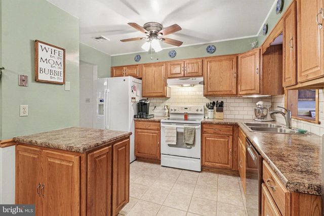 21 BRIARDALE RD, Dauphin, PA 17018