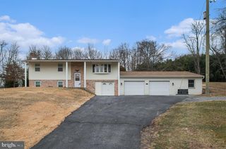 21 BRIARDALE RD, Dauphin, PA 17018