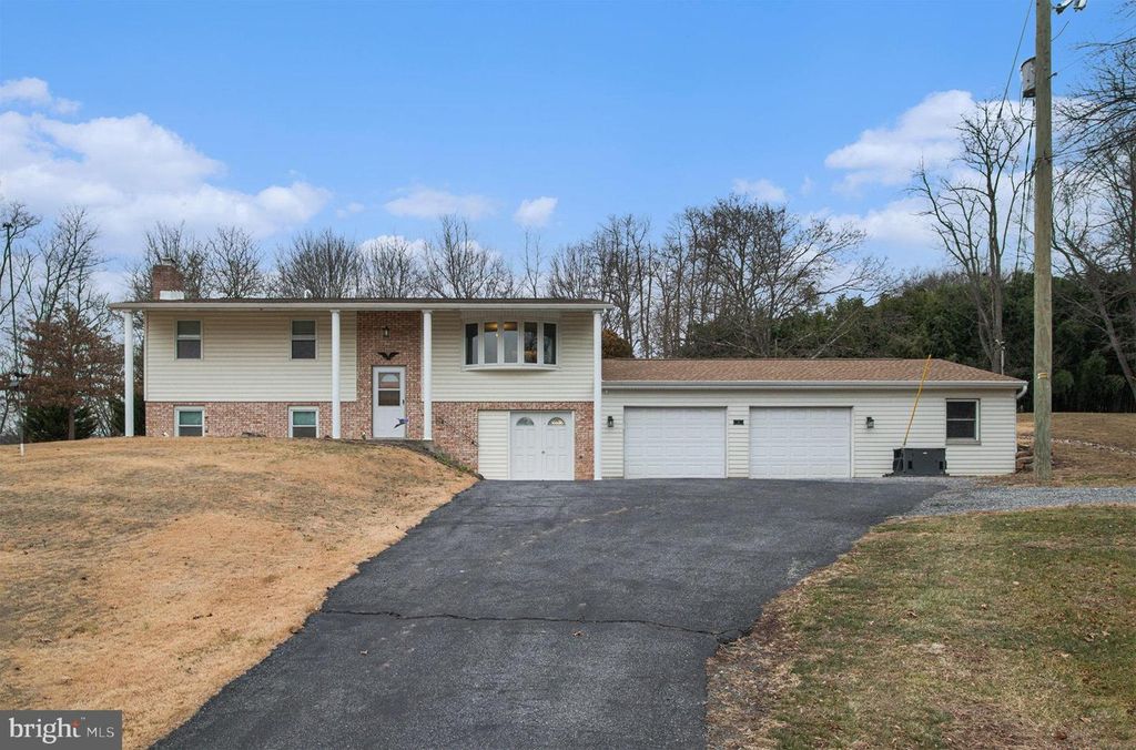 21 BRIARDALE RD, Dauphin, PA 17018
