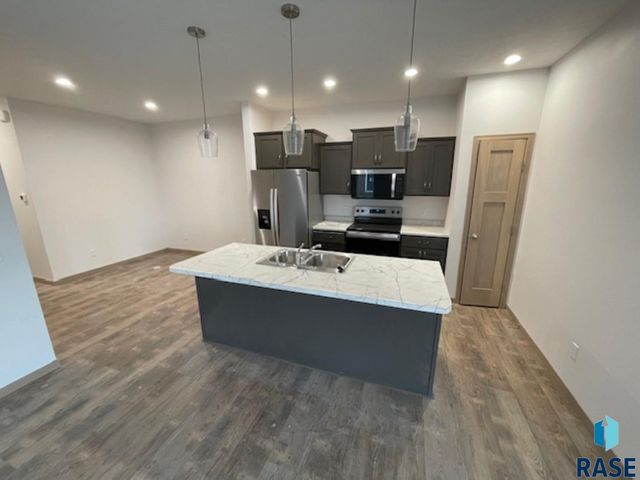 3408 S Heather Ave, Sioux Falls, SD 57106
