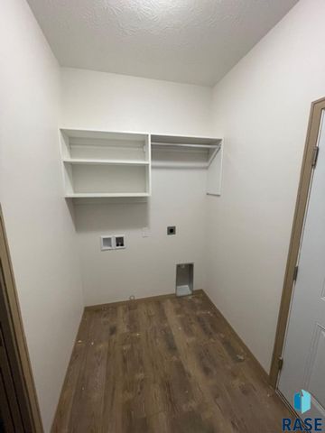 3408 S Heather Ave, Sioux Falls, SD 57106