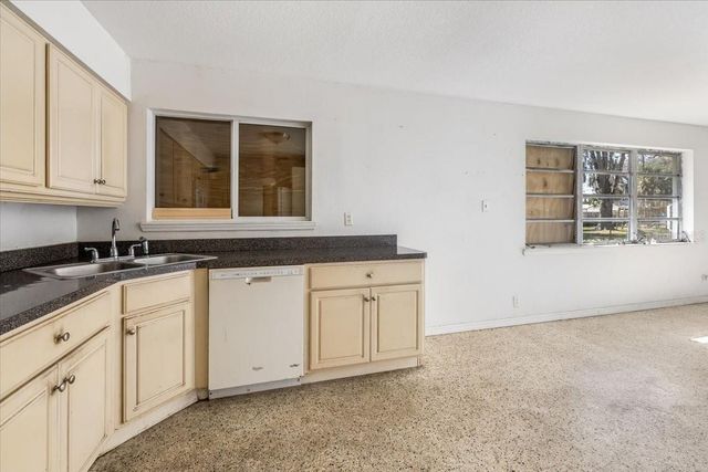 875 VALENCIA ROAD, South Daytona, FL 32119