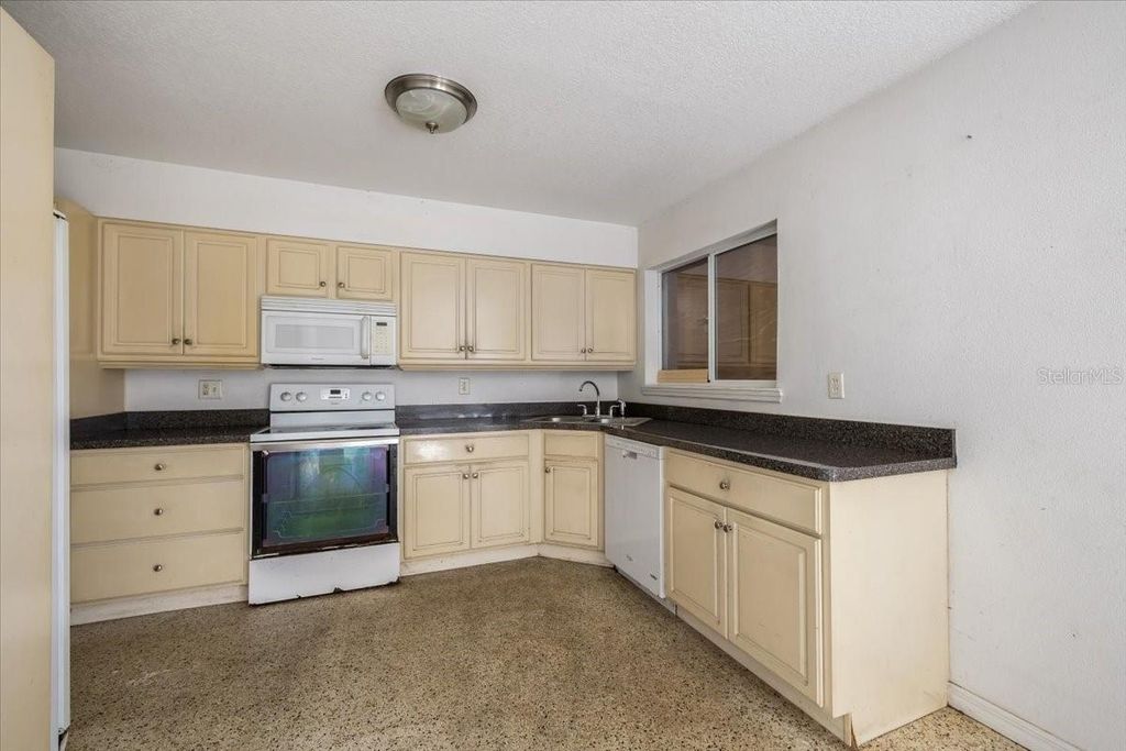 Image 2 of property listing at 875 VALENCIA ROAD, South Daytona, FL 32119