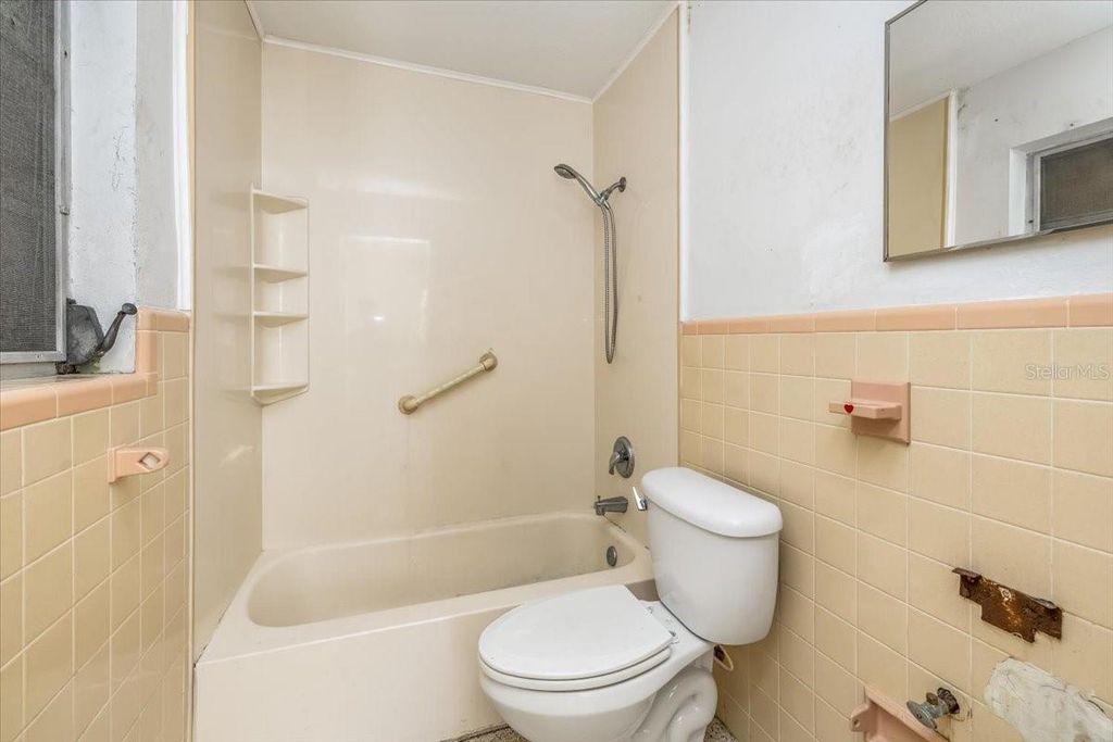 Image 16 of property listing at 875 VALENCIA ROAD, South Daytona, FL 32119