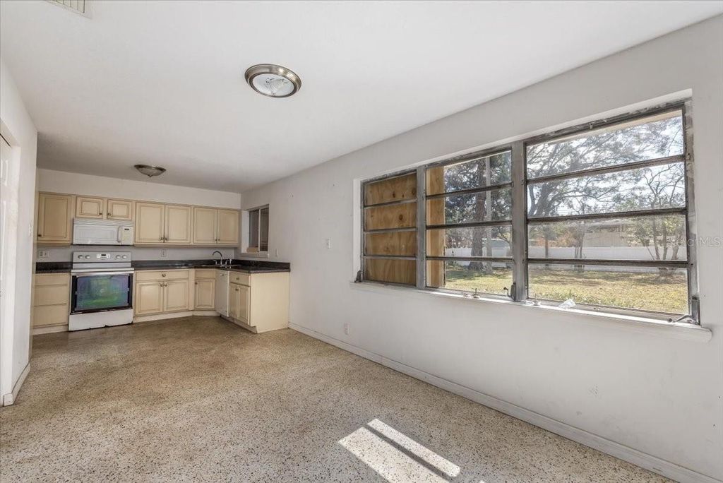 Image 17 of property listing at 875 VALENCIA ROAD, South Daytona, FL 32119