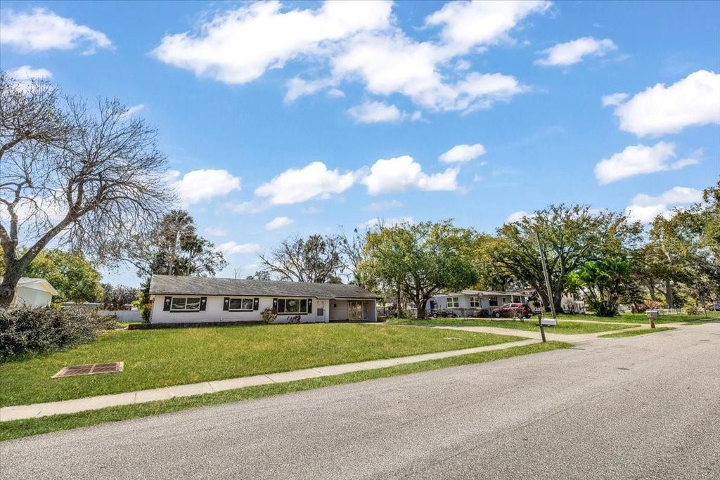 Image 18 of property listing at 875 VALENCIA ROAD, South Daytona, FL 32119